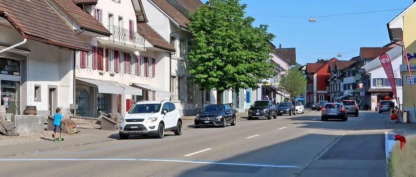 Bald startet an der Fricker Hauptstrasse wieder eine Kampagne für das richtige Parkieren.