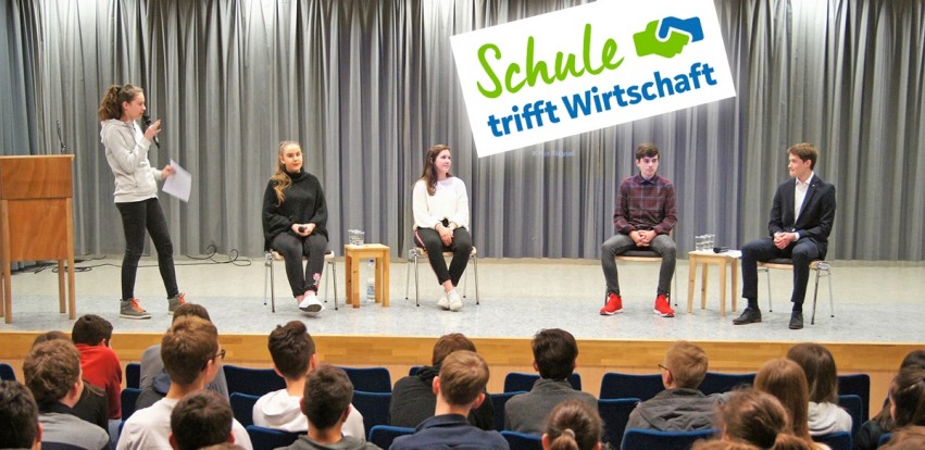 Podiumsdiskussion bei den Berufswahltagen in der OS Frick Ebnet.