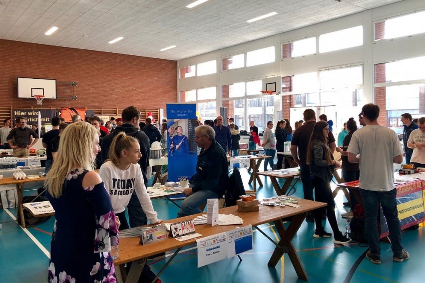 Schule trifft Wirtschaft – Tischmesse 2018