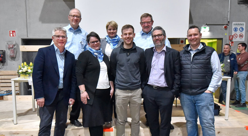 Der Vorstand mit bisherigen und neuen Mitgliedern sowie der neuen Präsidentin Denise Schmid (3. v. l.).