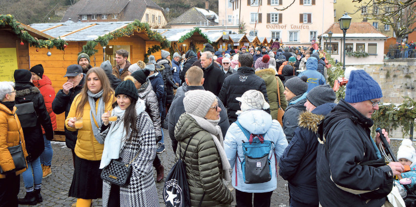 Hohes Besucheraufkommen auf der Rheinbrücke.